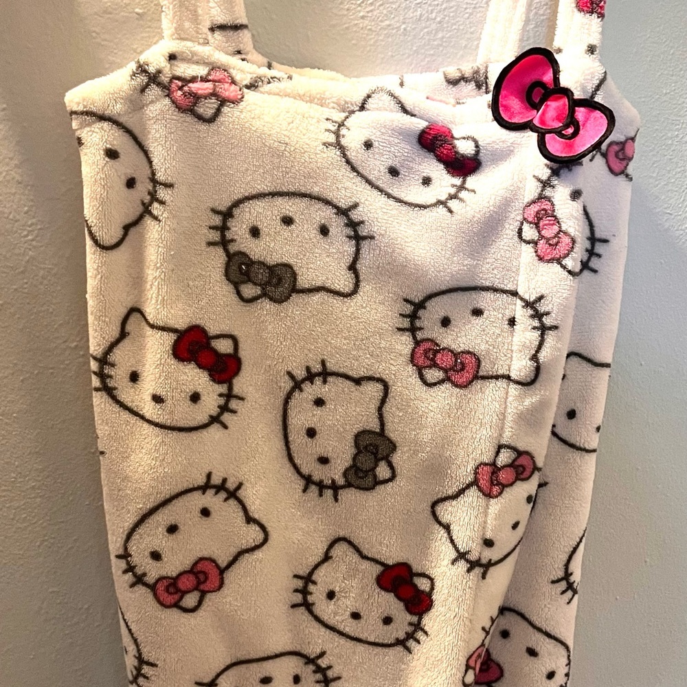 Hello Kitty Fleece Robe Wrap - Picture 2 of 4